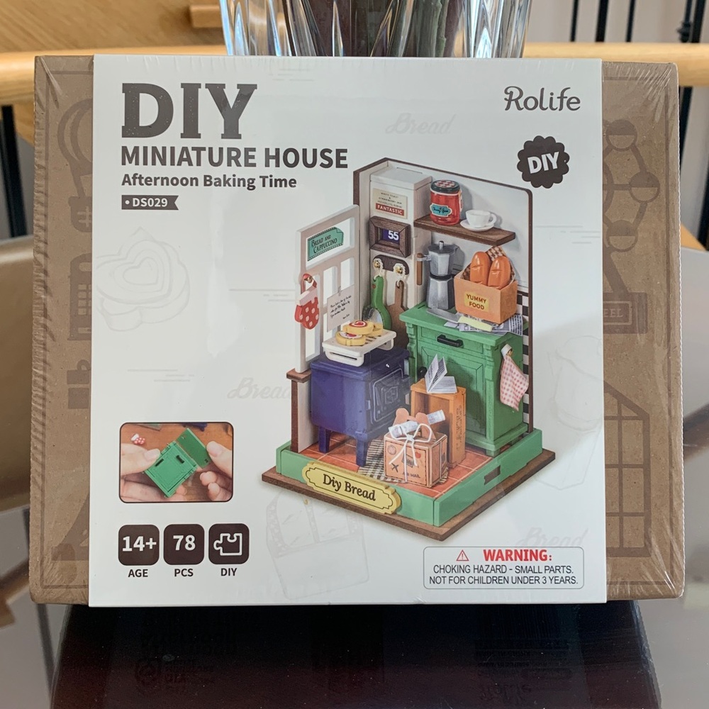 Rolife DIY Miniature House Kit - Green & Blue Baking Kitchen